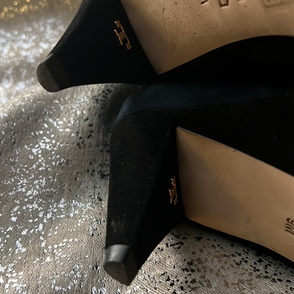 Tory Burch Cassidy Floral Embroidered Bootie 9 - Picture 8 of 11